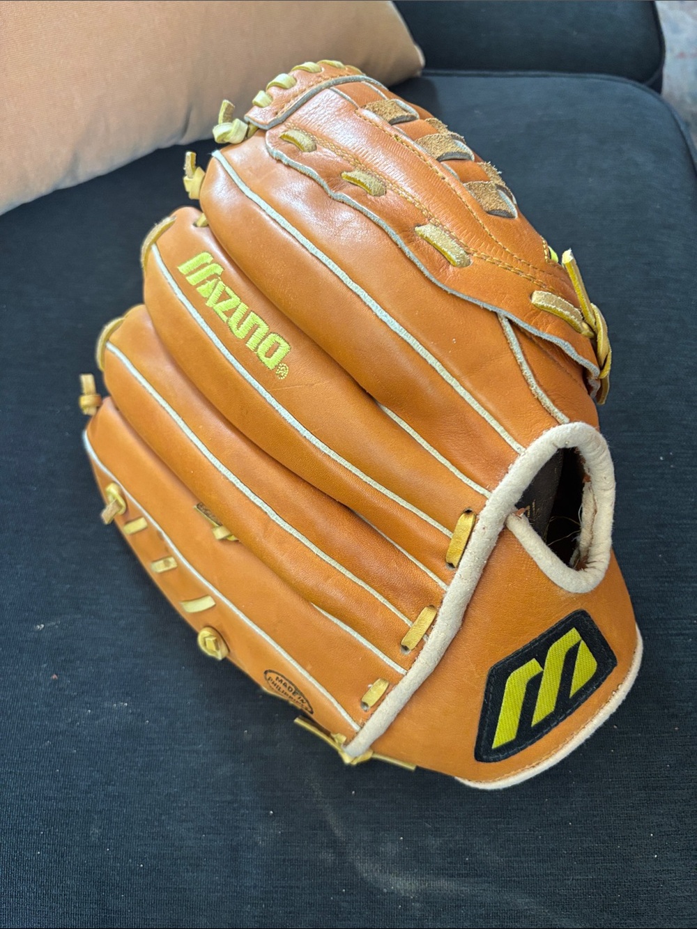 Mizuno Tan and Lime Green Leather women’s Softball Glove MZ 1245